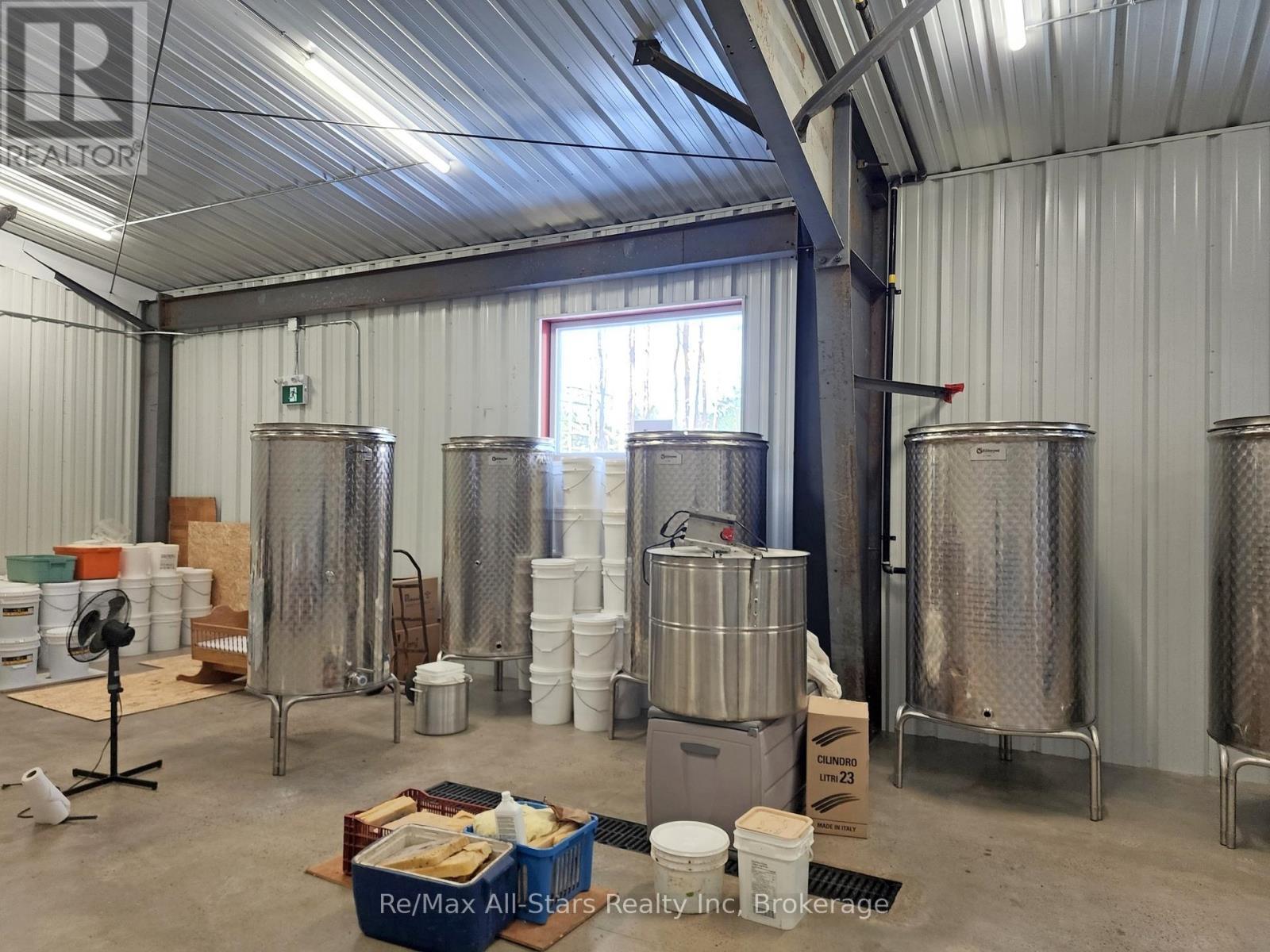 Back Shop - 25754 35 Highway, Lake Of Bays (Franklin), ON