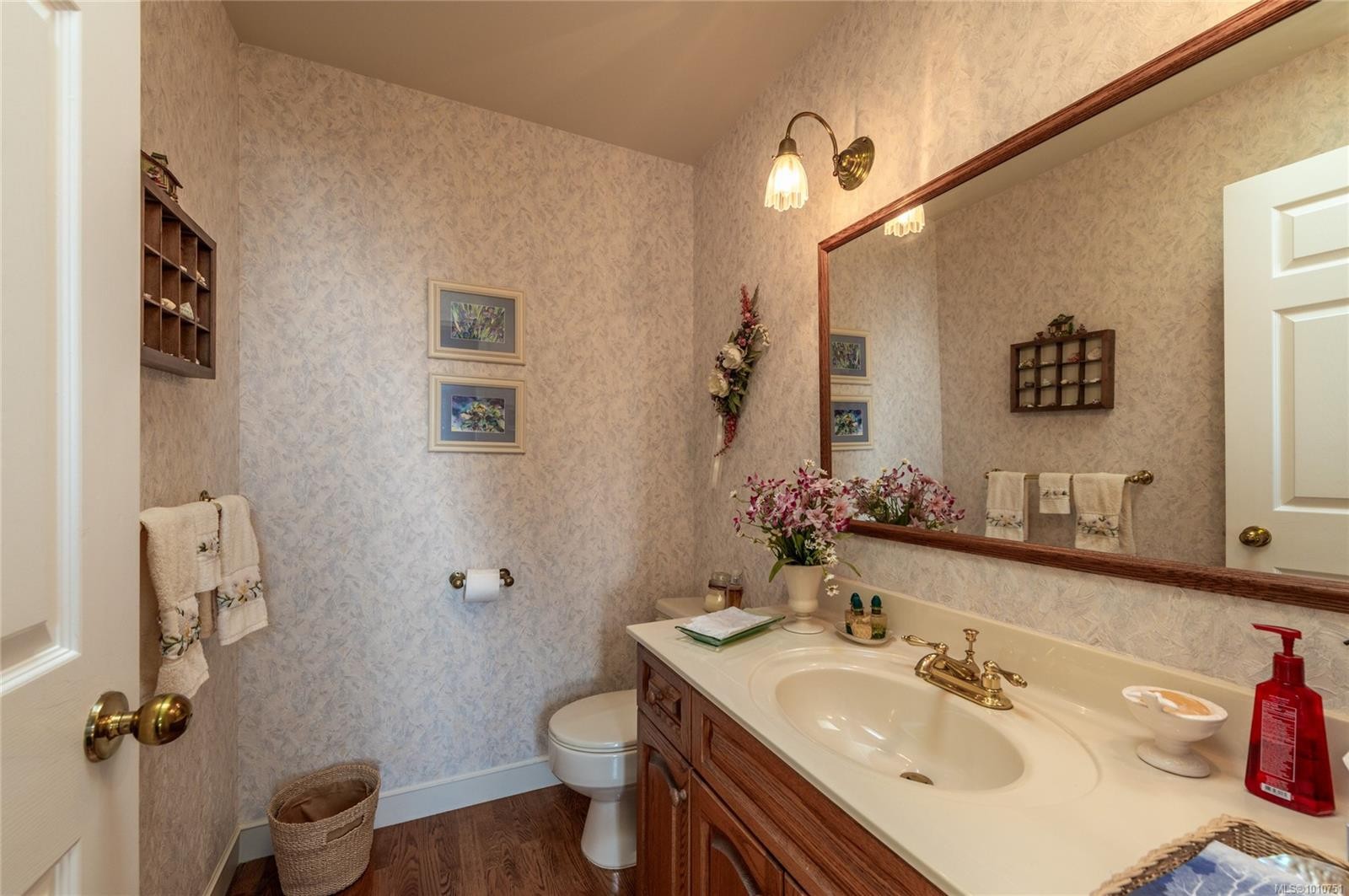 8742 Pender Park Dr, North Saanich, BC