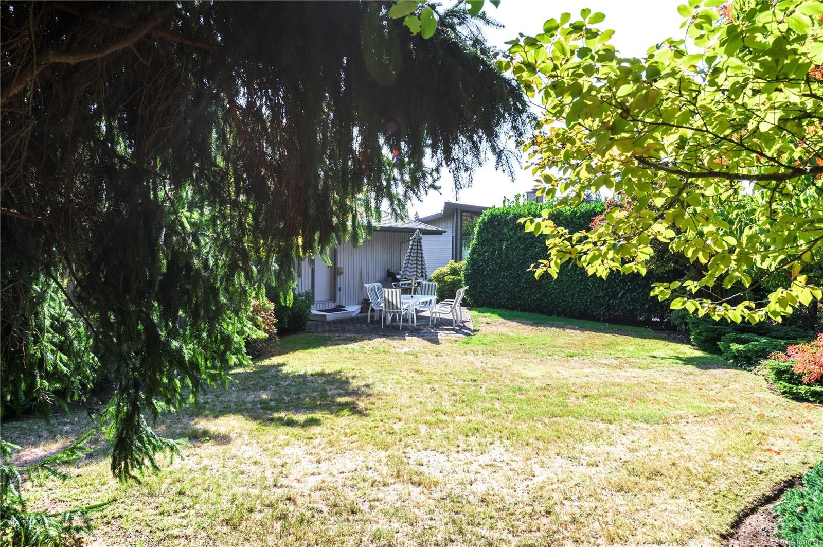 8742 Pender Park Dr, North Saanich, BC