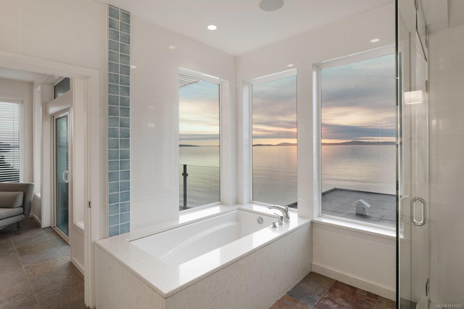 5009 Cordova Bay Rd, Saanich, BC