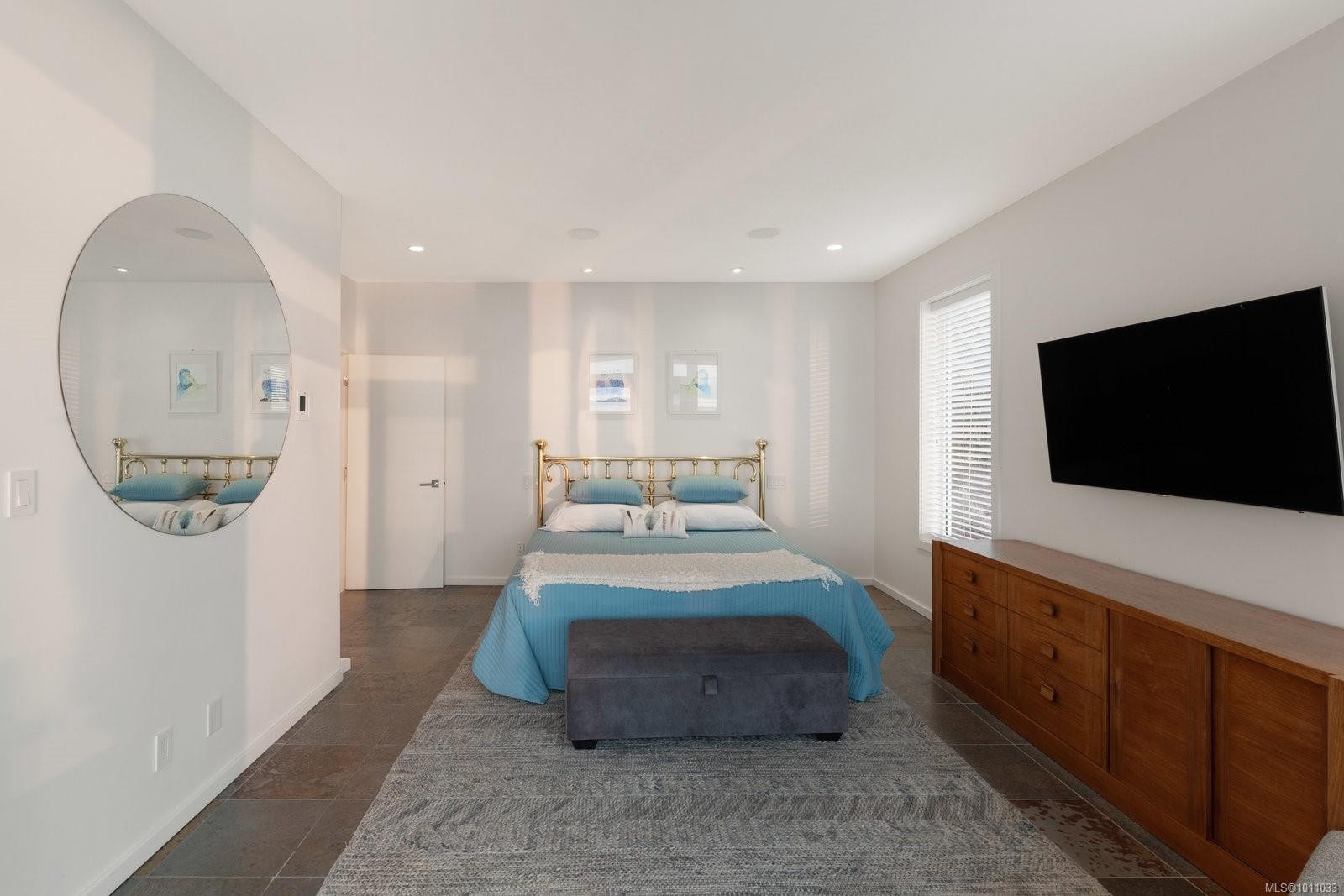 5009 Cordova Bay Rd, Saanich, BC