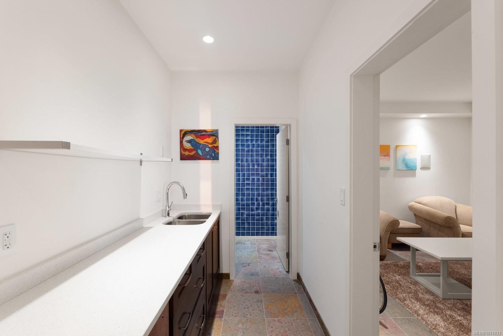 5009 Cordova Bay Rd, Saanich, BC