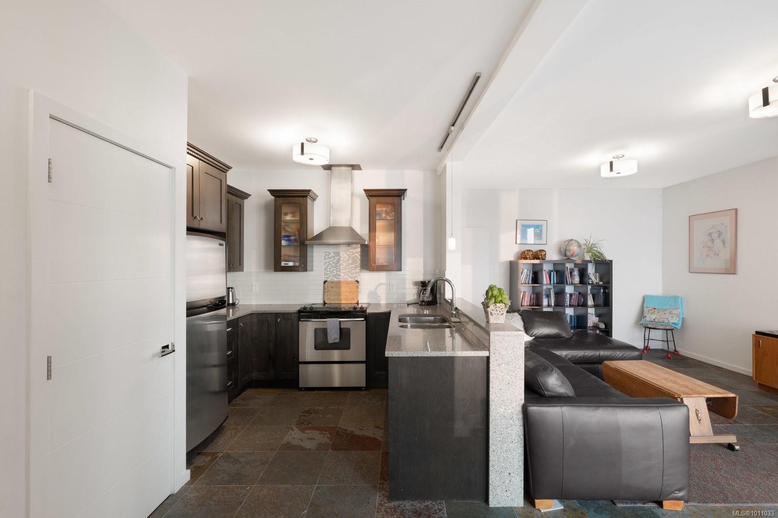 5009 Cordova Bay Rd, Saanich, BC