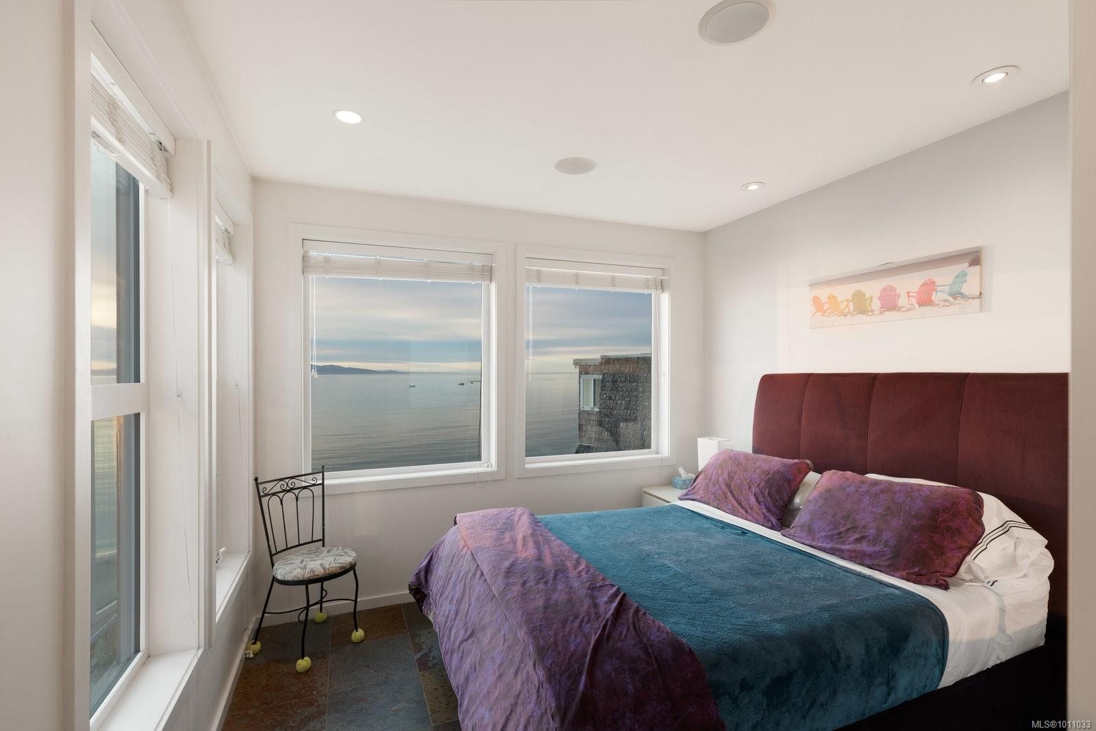 5009 Cordova Bay Rd, Saanich, BC