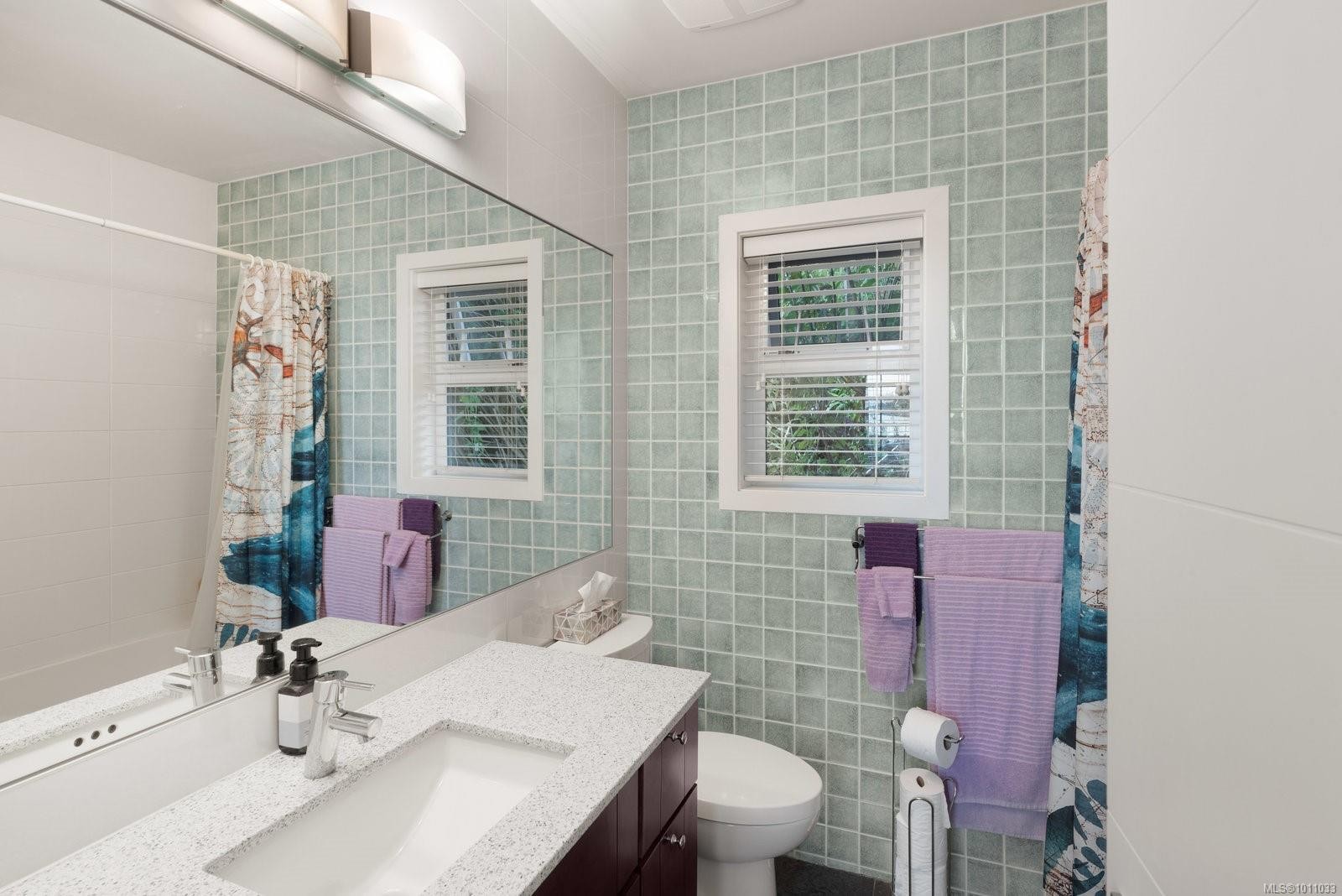 5009 Cordova Bay Rd, Saanich, BC