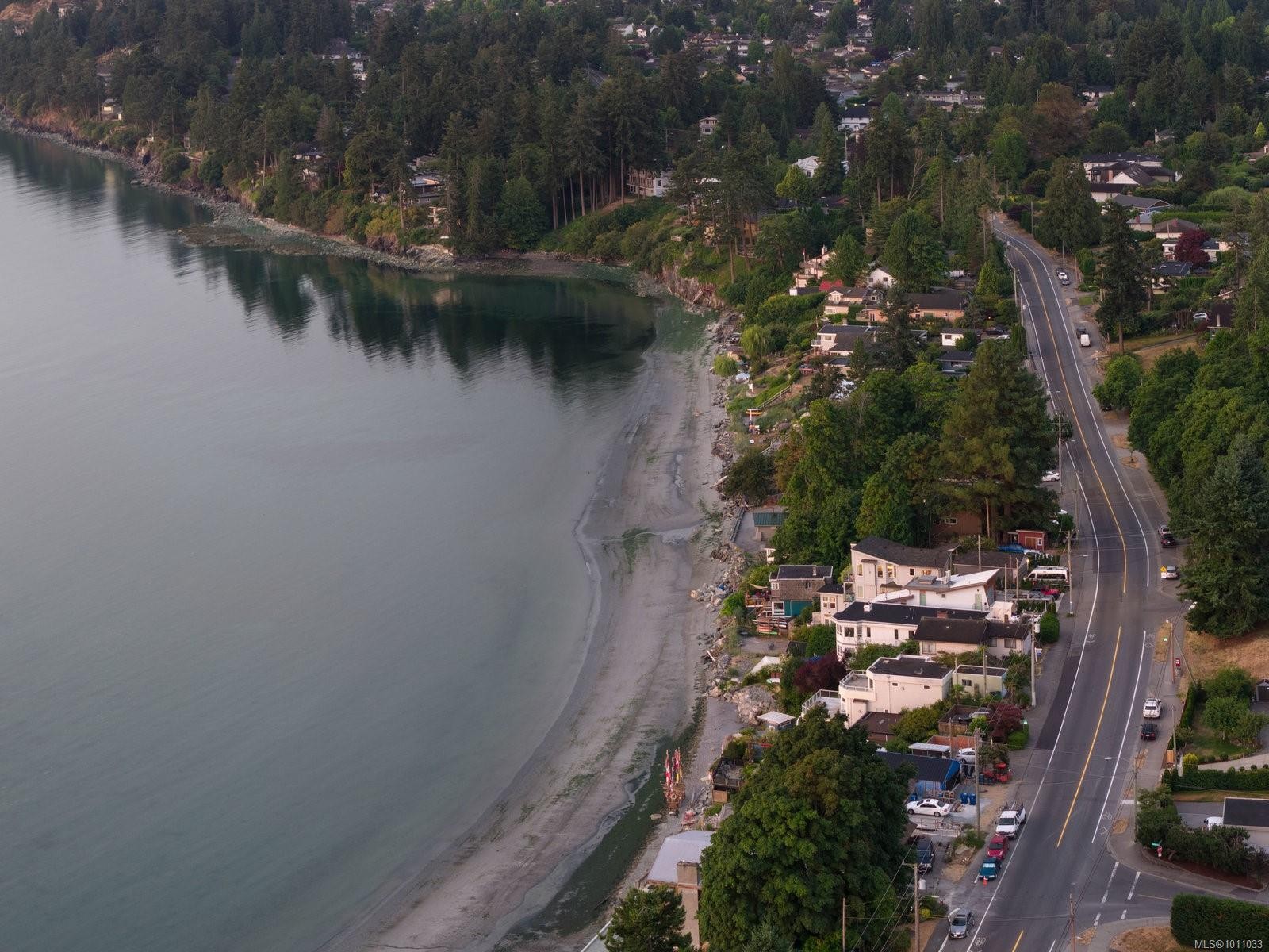 5009 Cordova Bay Rd, Saanich, BC