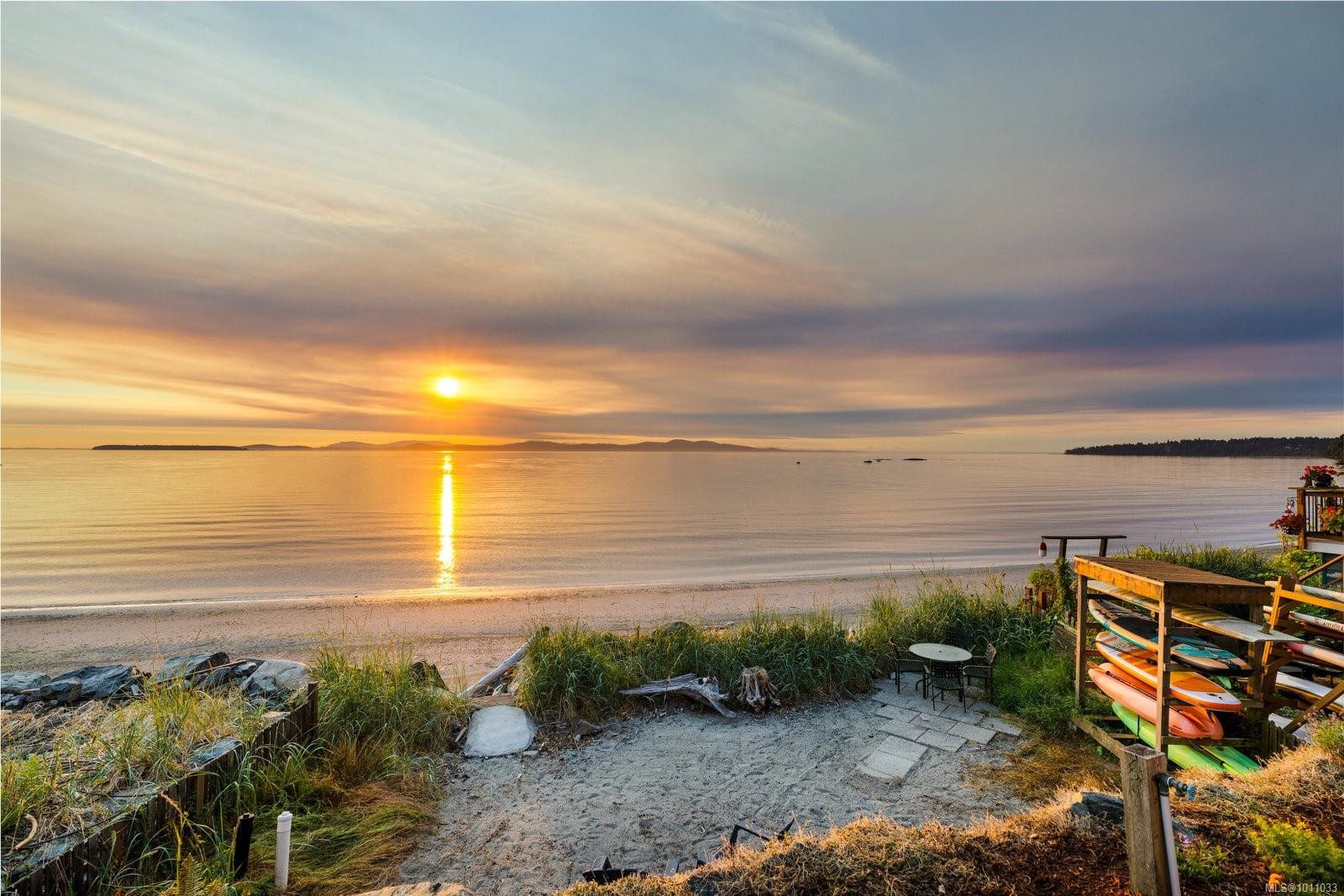 5009 Cordova Bay Rd, Saanich, BC