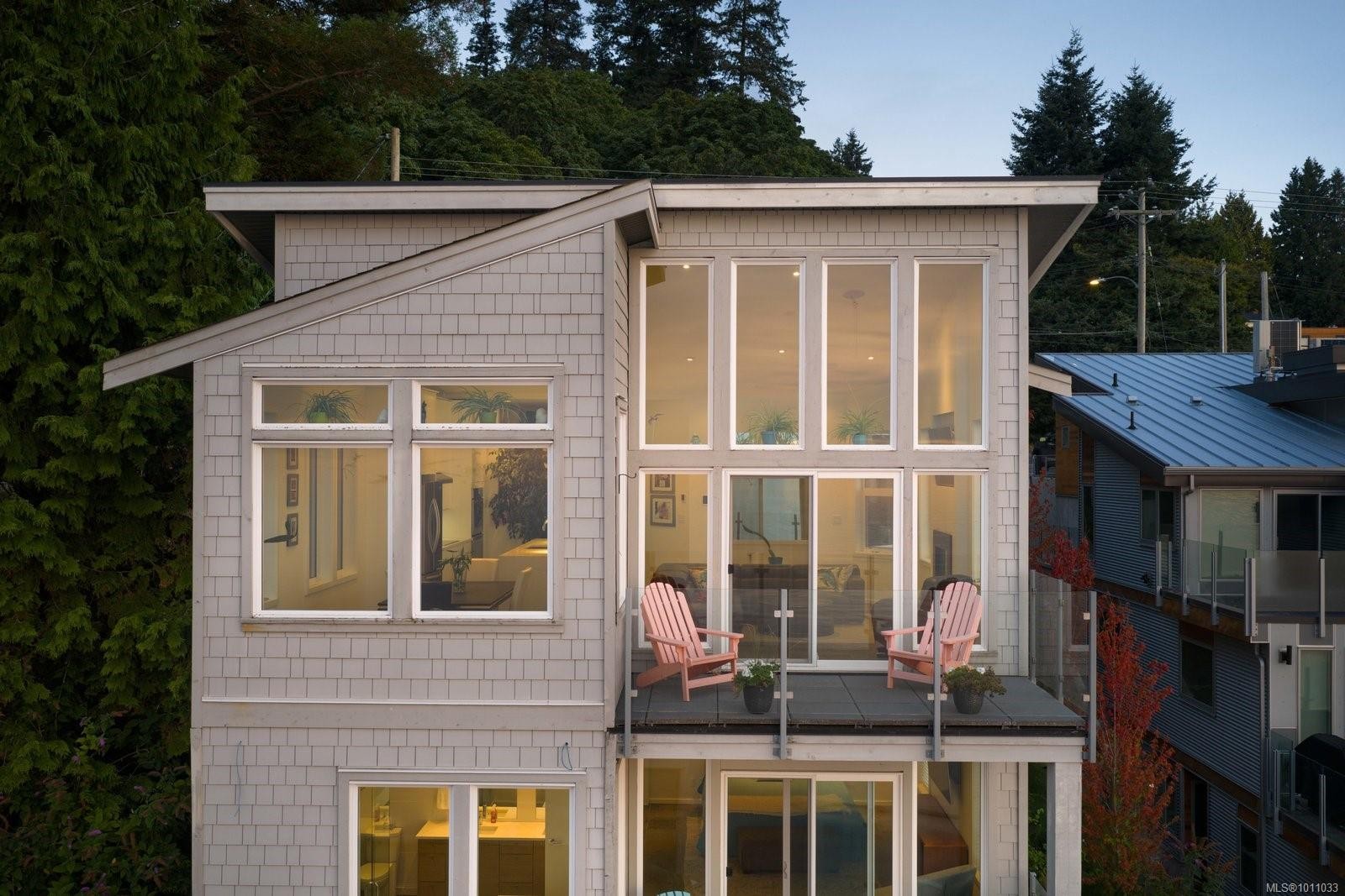 5009 Cordova Bay Rd, Saanich, BC