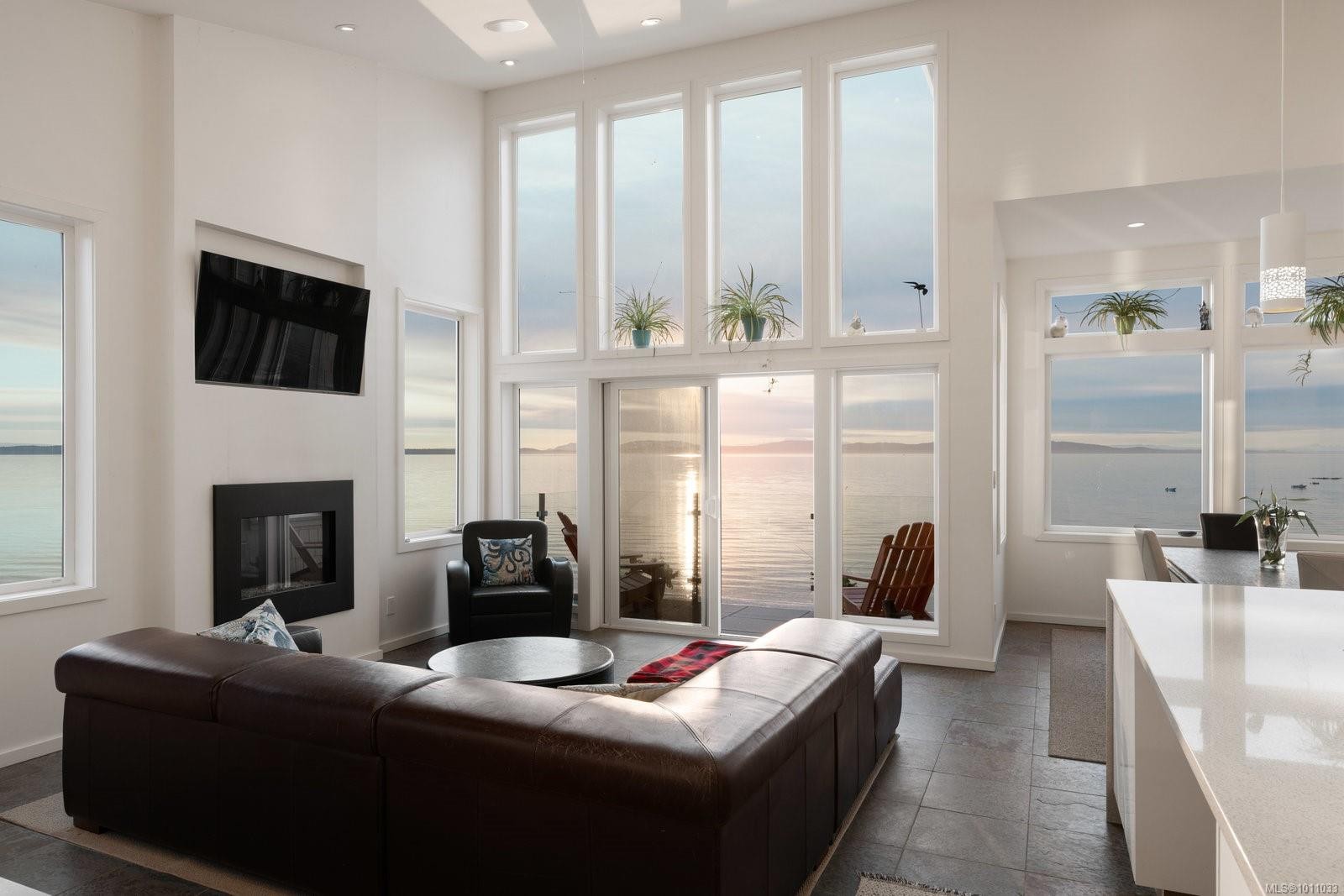 5009 Cordova Bay Rd, Saanich, BC