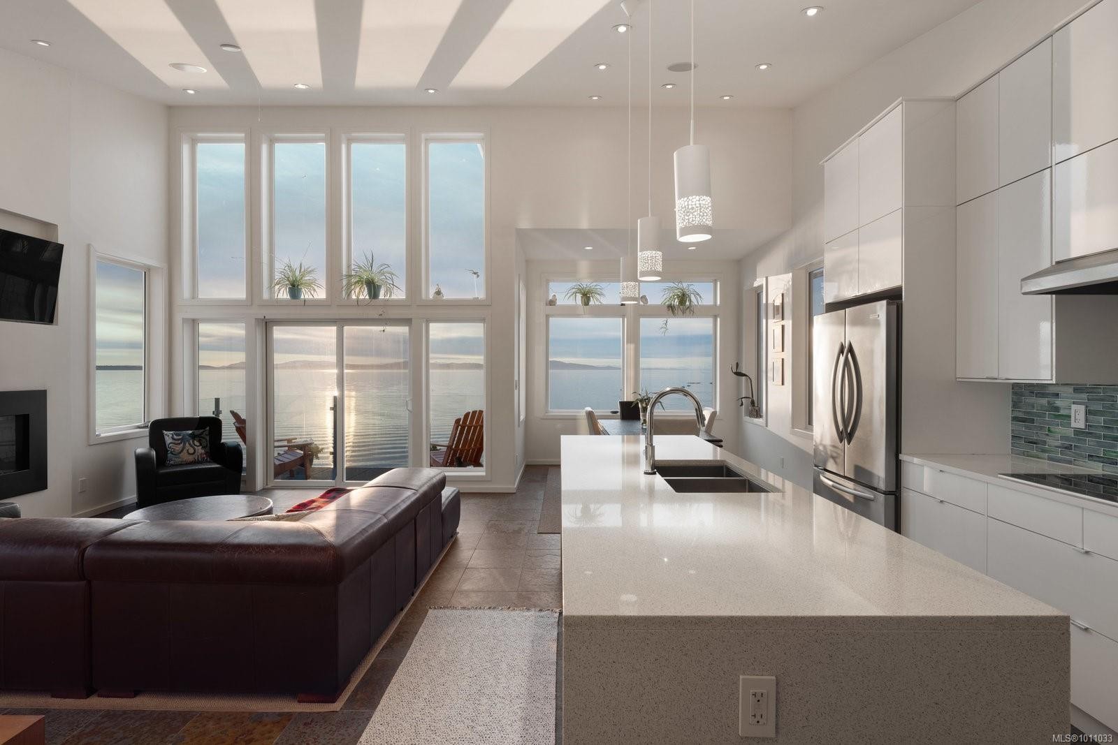 5009 Cordova Bay Rd, Saanich, BC