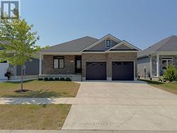 58 DEERFIELD ROAD Lambton Shores (Grand Bend), ON N0M 1T0