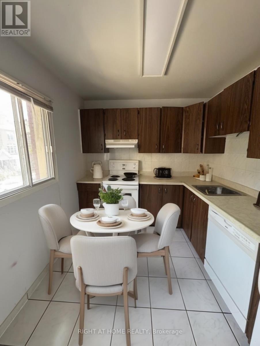2 - 222 Lyon Street N, Ottawa, ON - Indoor Photo Showing Dining Room