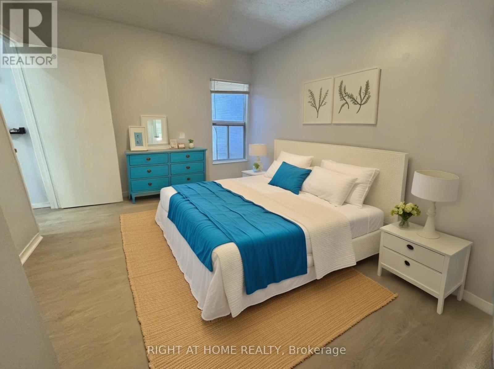 2 - 222 Lyon Street N, Ottawa, ON - Indoor Photo Showing Bedroom