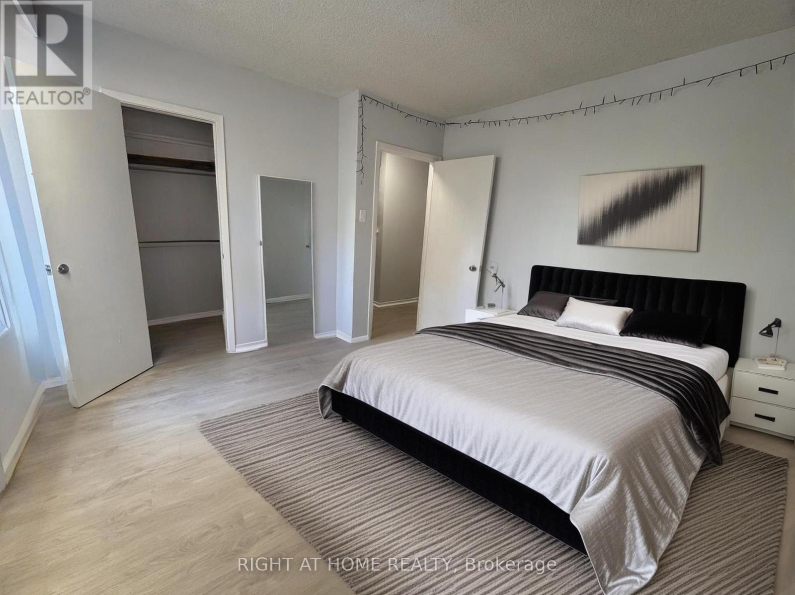 2 - 222 Lyon Street N, Ottawa, ON - Indoor Photo Showing Bedroom