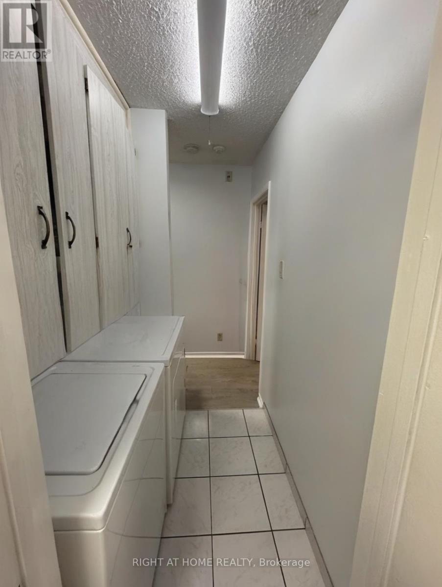 2 - 222 Lyon Street N, Ottawa, ON - Indoor Photo Showing Laundry Room