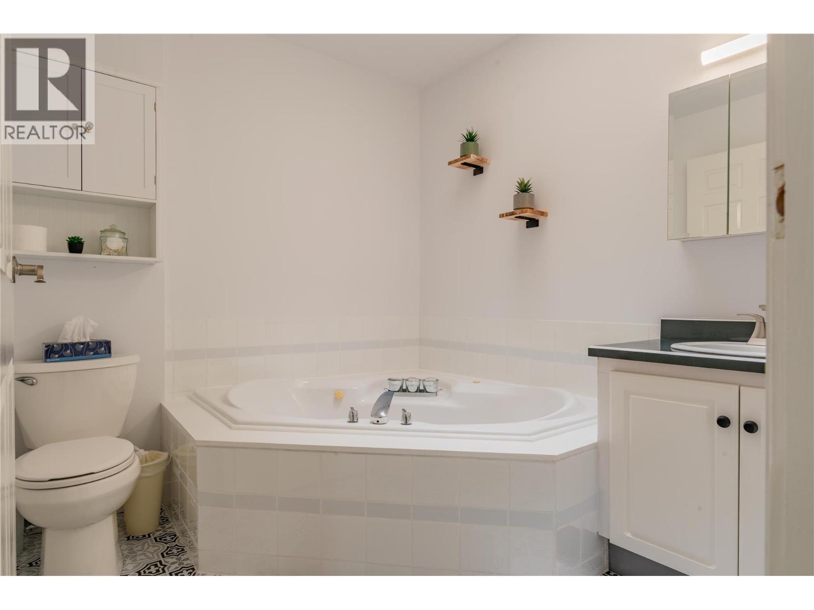 Main bathroom in the main house. - 2697 Osachoff Road, South Slocan, BC - Indoor Photo Showing Bathroom
