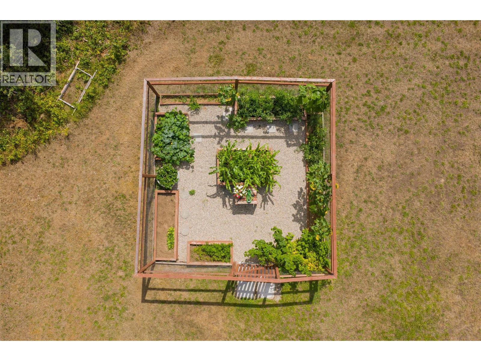 Fully fenced garden. - 2697 Osachoff Road, South Slocan, BC - Outdoor