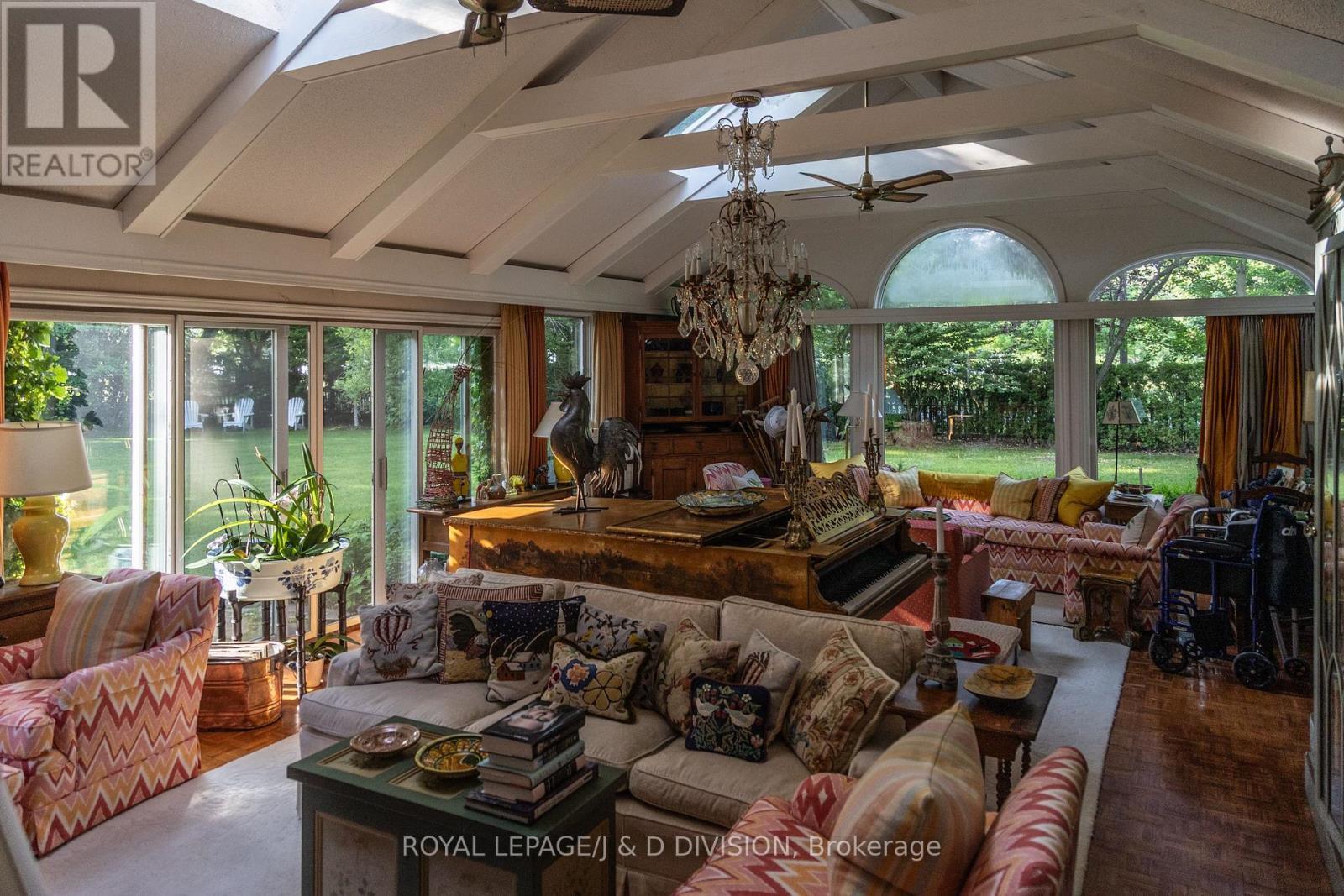 217 Butler Street, Niagara-On-The-Lake, ON - Indoor Photo Showing Living Room