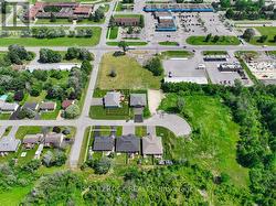 Close to 2 schools, nearby shopping centre & Tim's -