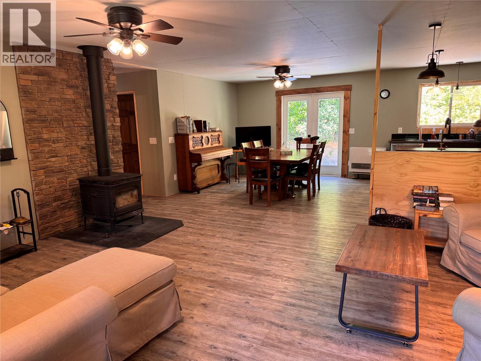 2160 3 Highway, Christina Lake, BC - Indoor