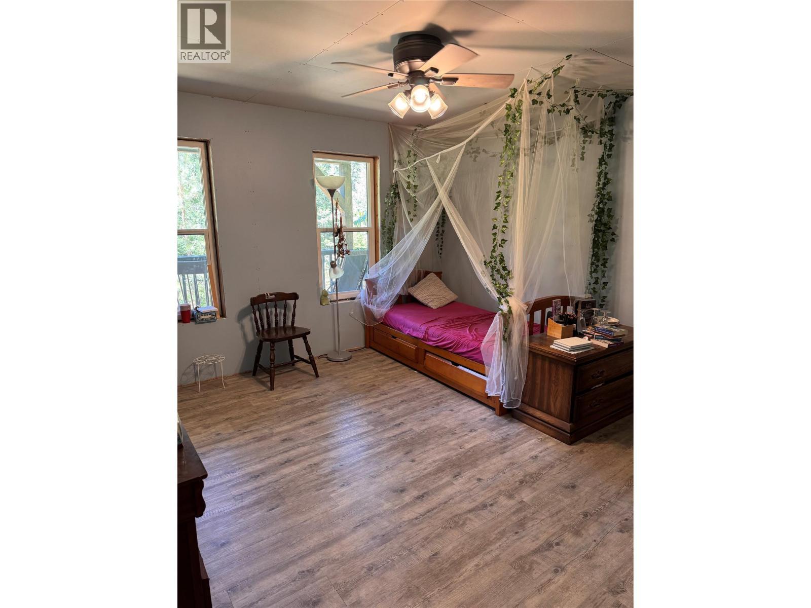 2160 3 Highway, Christina Lake, BC - Indoor