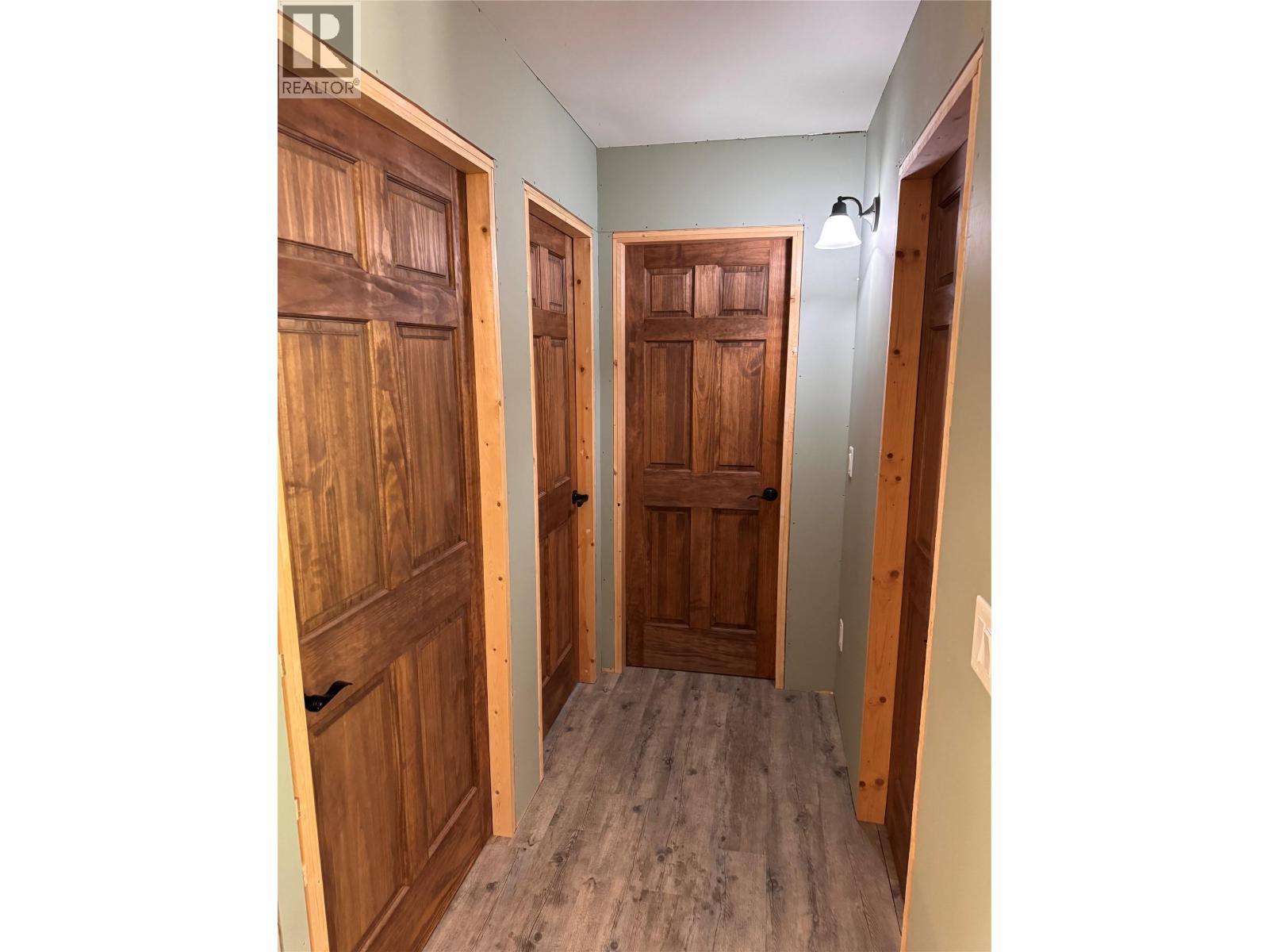 2160 3 Highway, Christina Lake, BC - Indoor Photo Showing Other Room