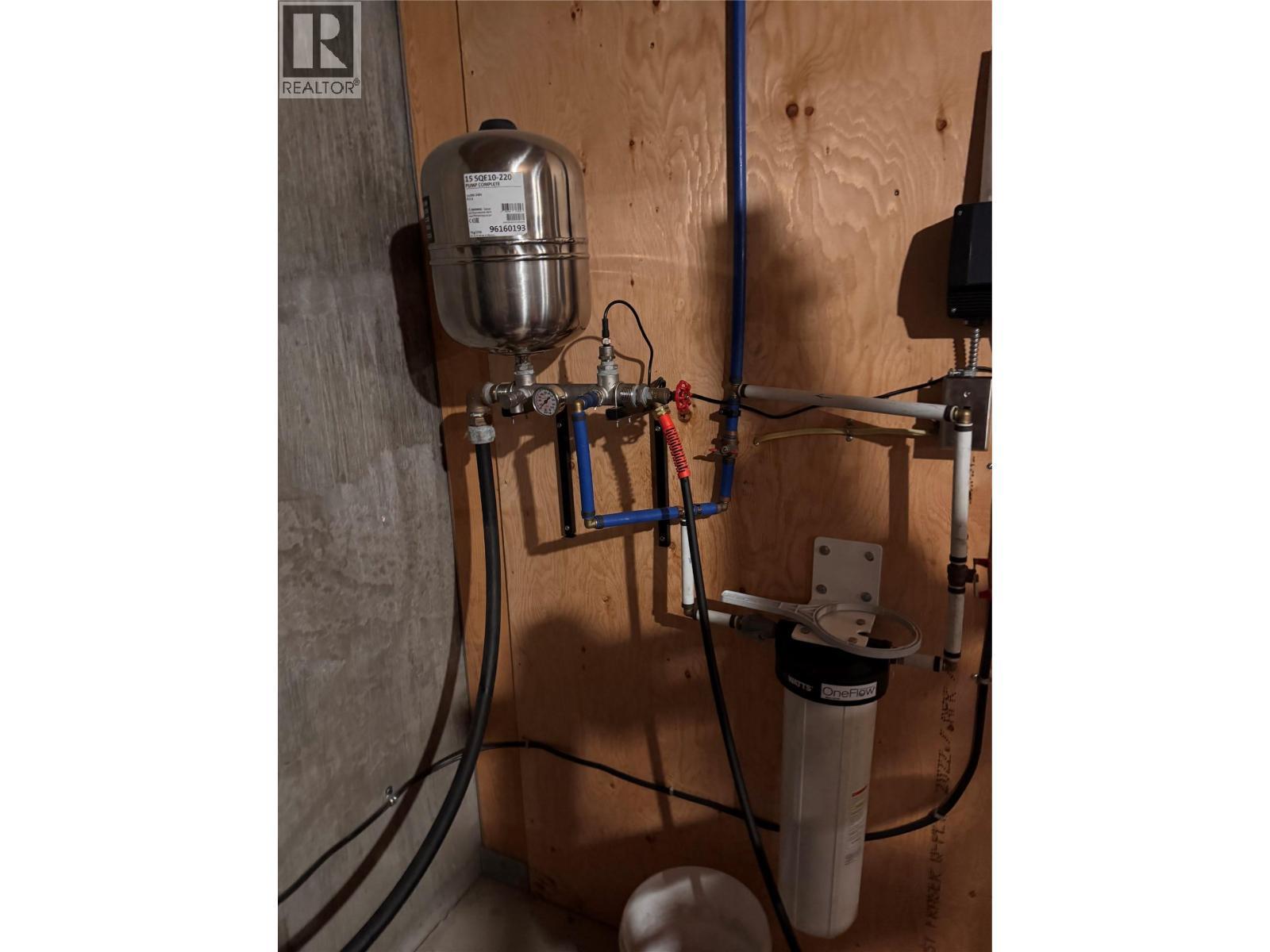 2160 3 Highway, Christina Lake, BC - Indoor