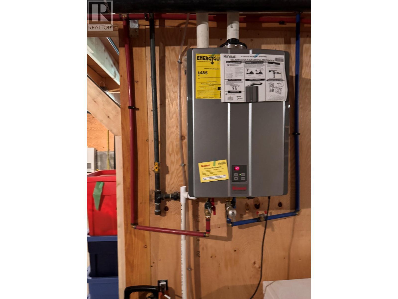 2160 3 Highway, Christina Lake, BC - Indoor Photo Showing Basement