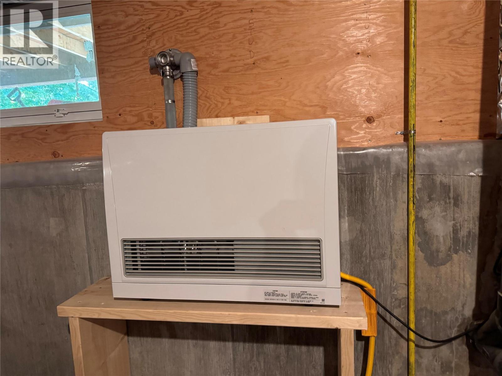 2160 3 Highway, Christina Lake, BC - Indoor