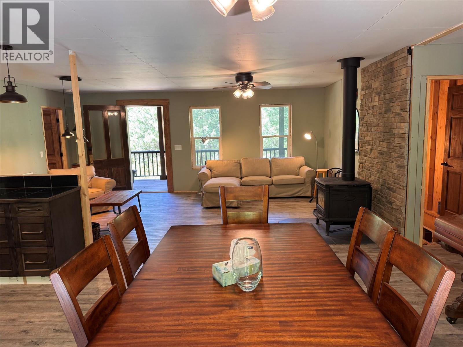 2160 3 Highway, Christina Lake, BC - Indoor Photo Showing Dining Room
