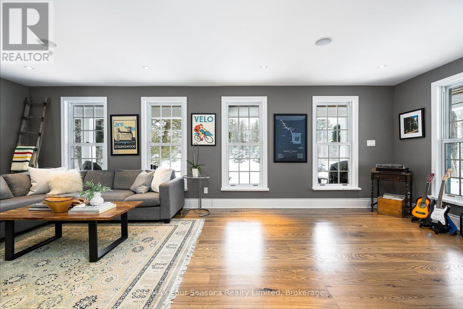 141 Aspen Way, Blue Mountains, ON - Indoor Photo Showing Living Room