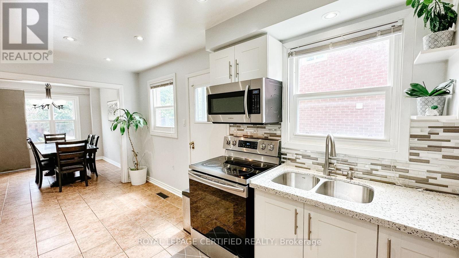 29 Cog Hill Drive, Vaughan, ON - Indoor Photo Showing Kitchen With Double Sink