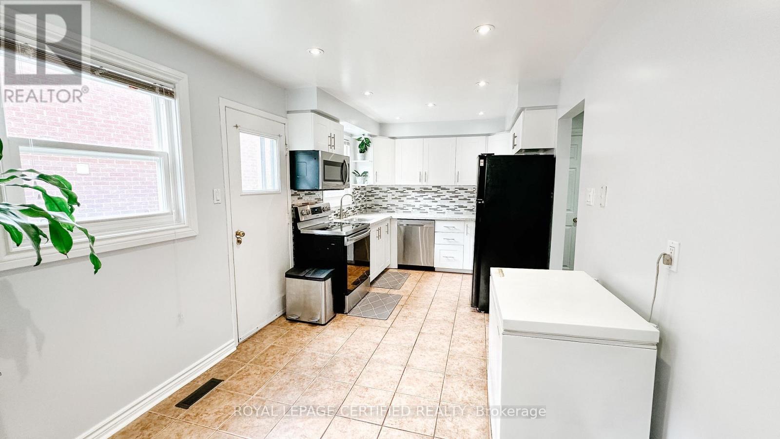 29 Cog Hill Drive, Vaughan, ON - Indoor Photo Showing Kitchen