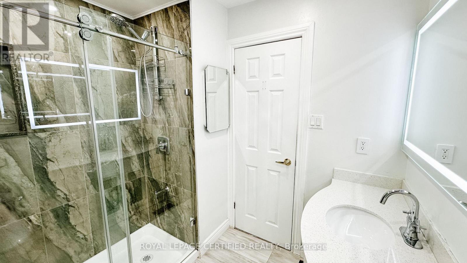 29 Cog Hill Drive, Vaughan, ON - Indoor Photo Showing Bathroom