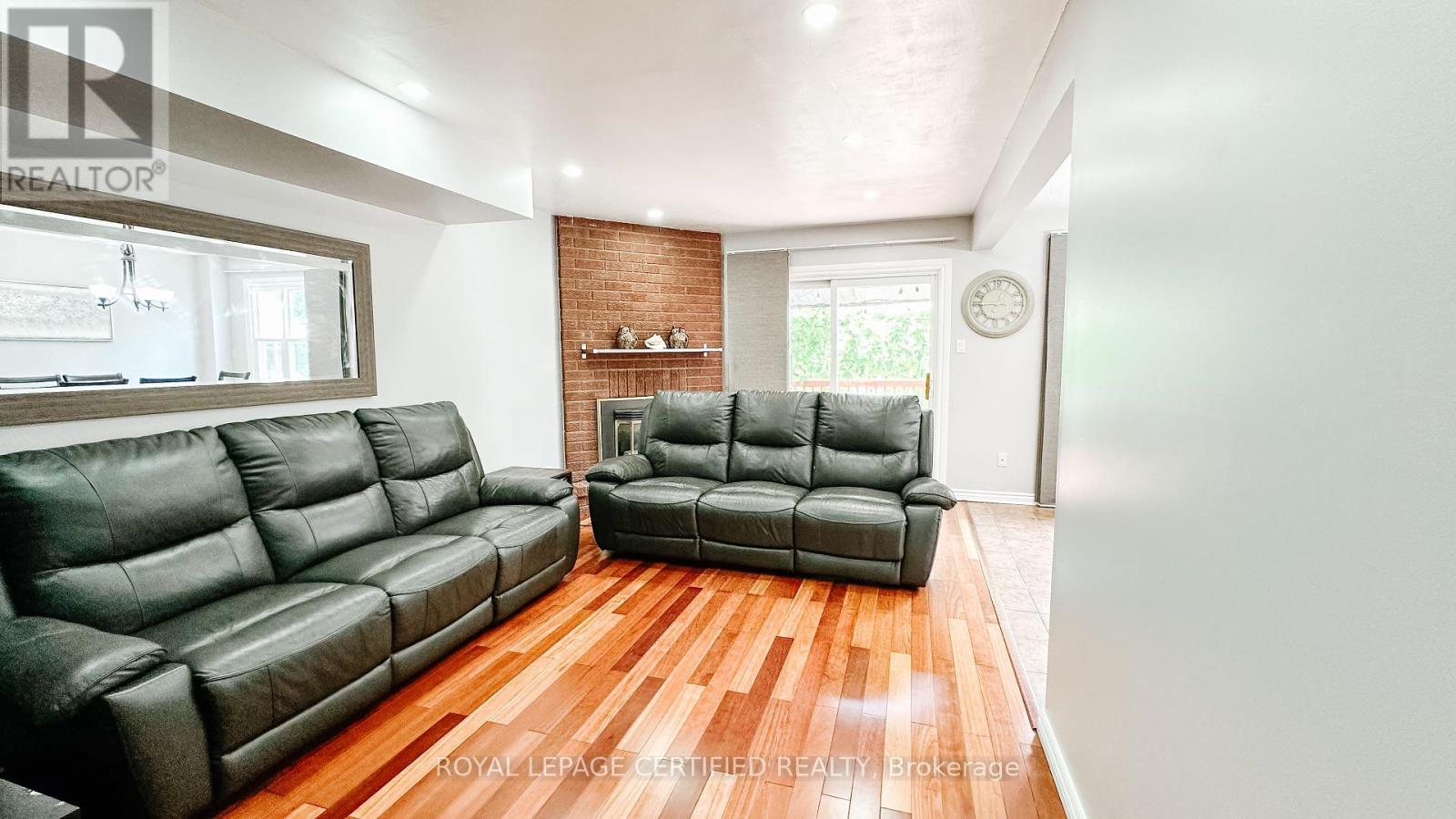 29 Cog Hill Drive, Vaughan, ON - Indoor Photo Showing Living Room