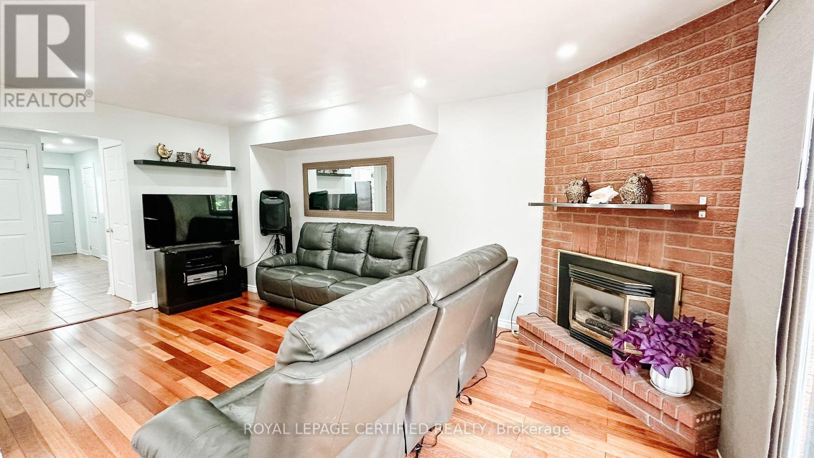 29 Cog Hill Drive, Vaughan, ON - Indoor Photo Showing Living Room With Fireplace