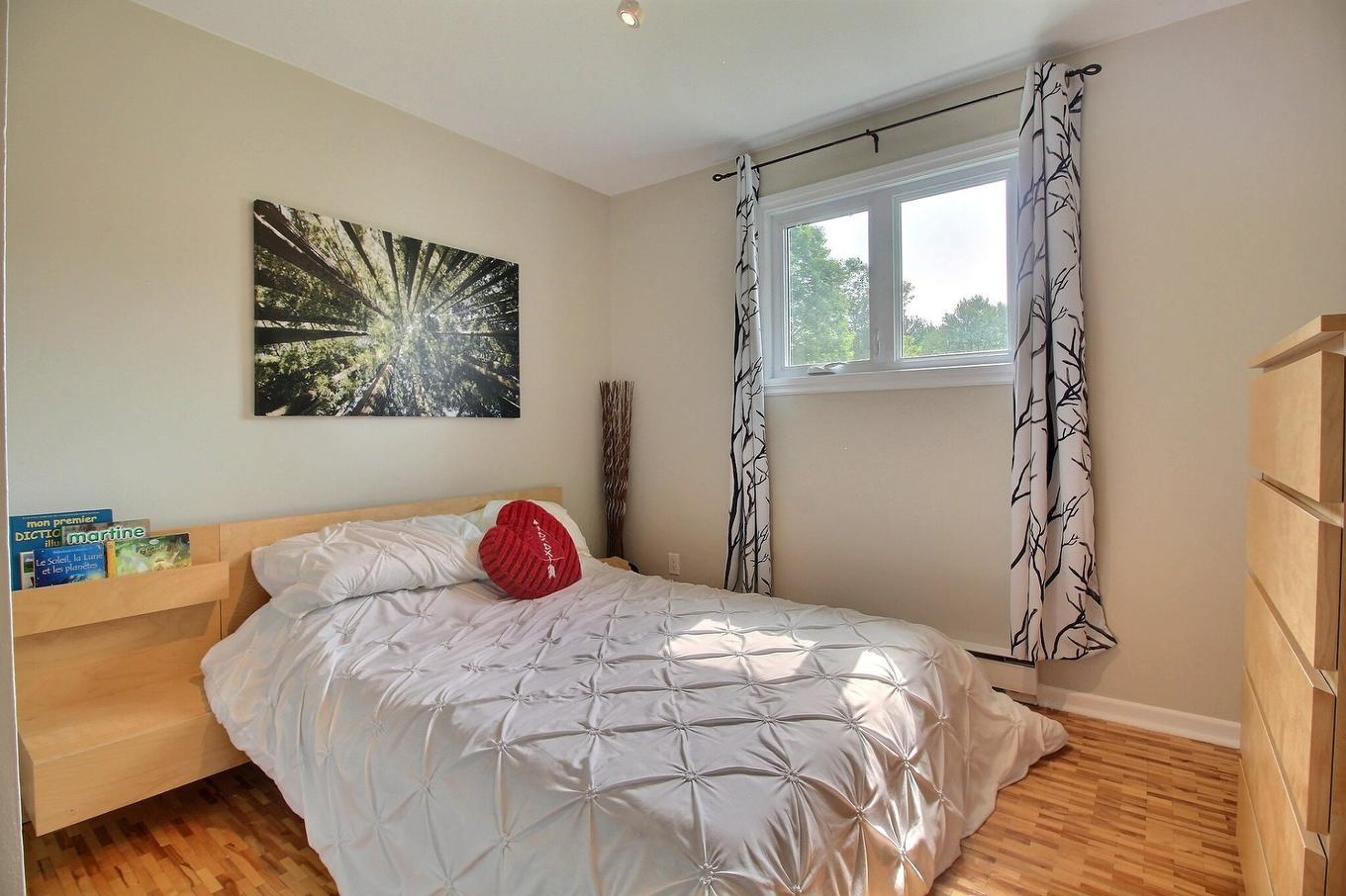 Chambre à coucher - 160 Rue Jean, Drummondville, QC - Indoor Photo Showing Bedroom