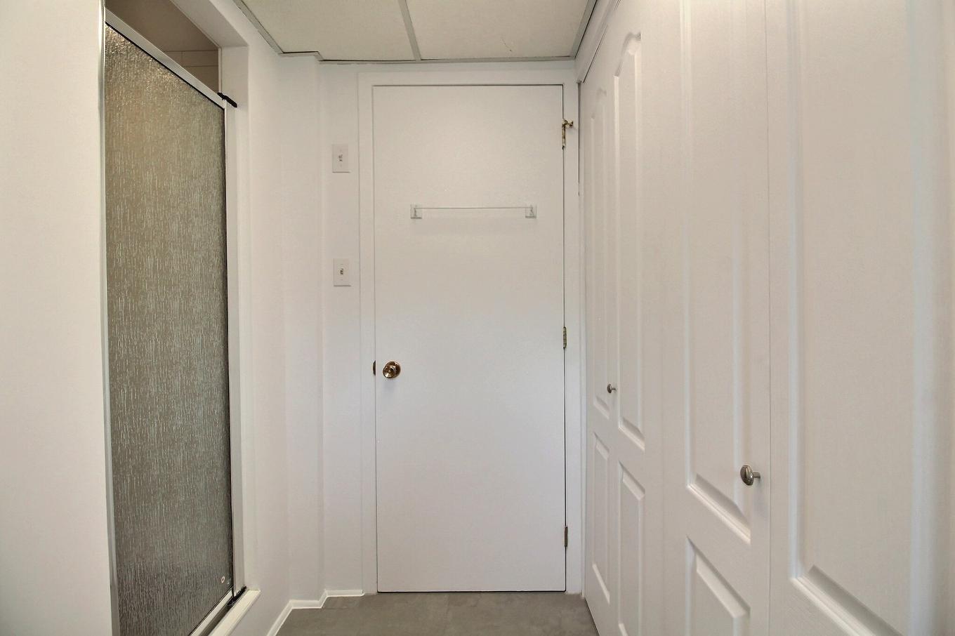 Salle de bains - 160 Rue Jean, Drummondville, QC - Indoor Photo Showing Other Room