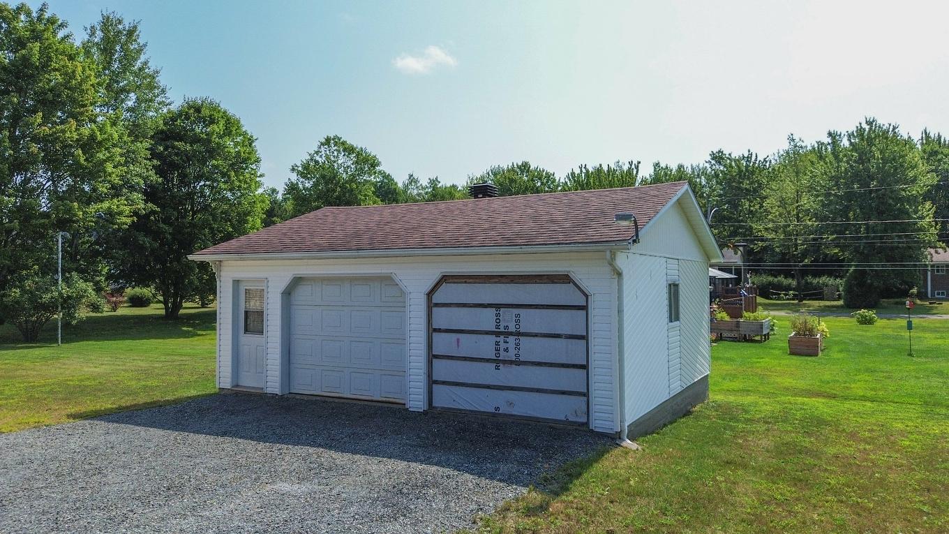 Garage - 160 Rue Jean, Drummondville, QC - Outdoor