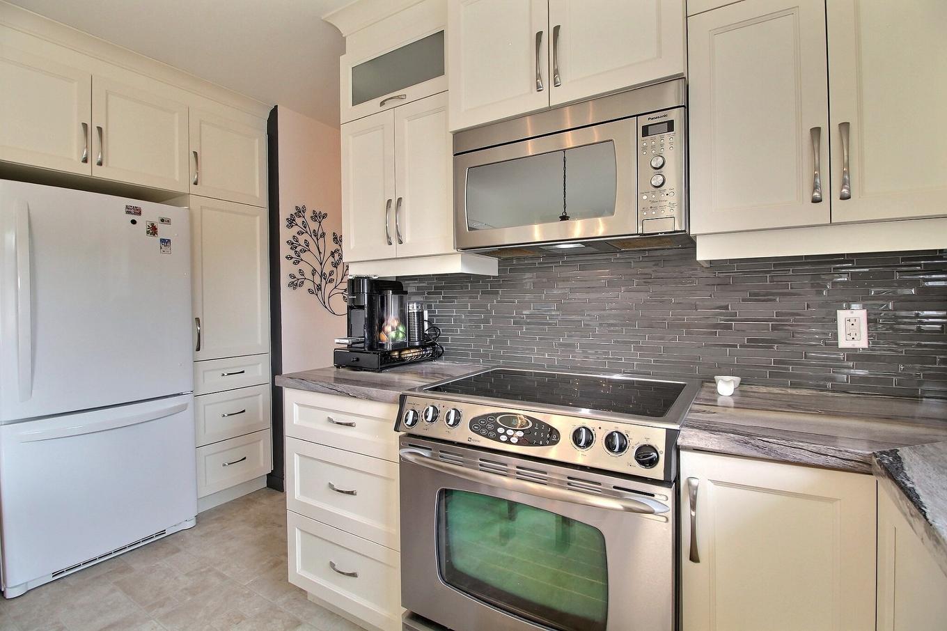 Cuisine - 160 Rue Jean, Drummondville, QC - Indoor Photo Showing Kitchen With Upgraded Kitchen