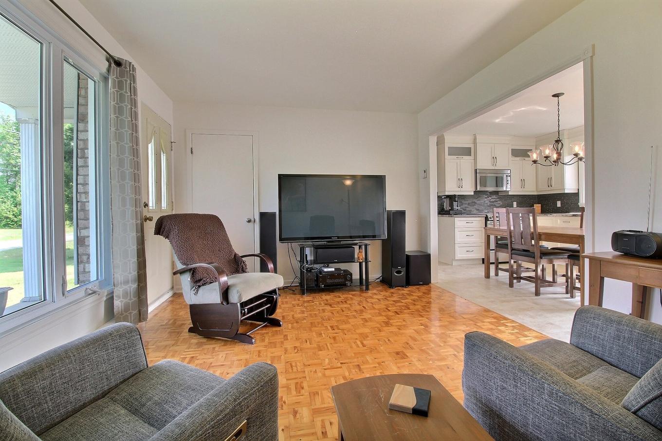 Salon - 160 Rue Jean, Drummondville, QC - Indoor Photo Showing Living Room