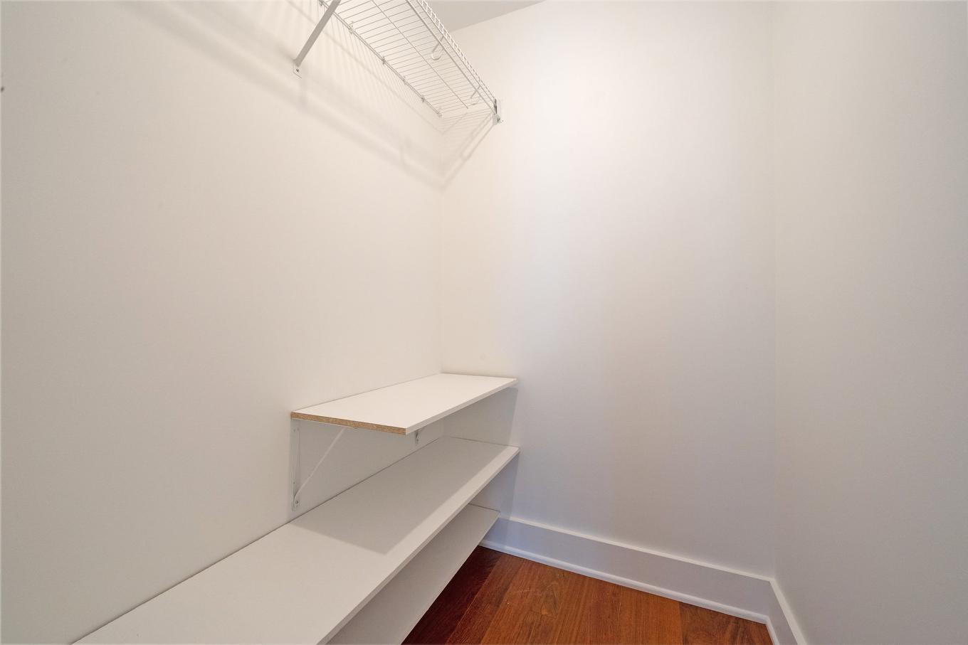 Walk-in closet - P1-302-3419 Av. Henri-Julien, Montréal (Le Plateau-Mont-Royal), QC - Indoor With Storage