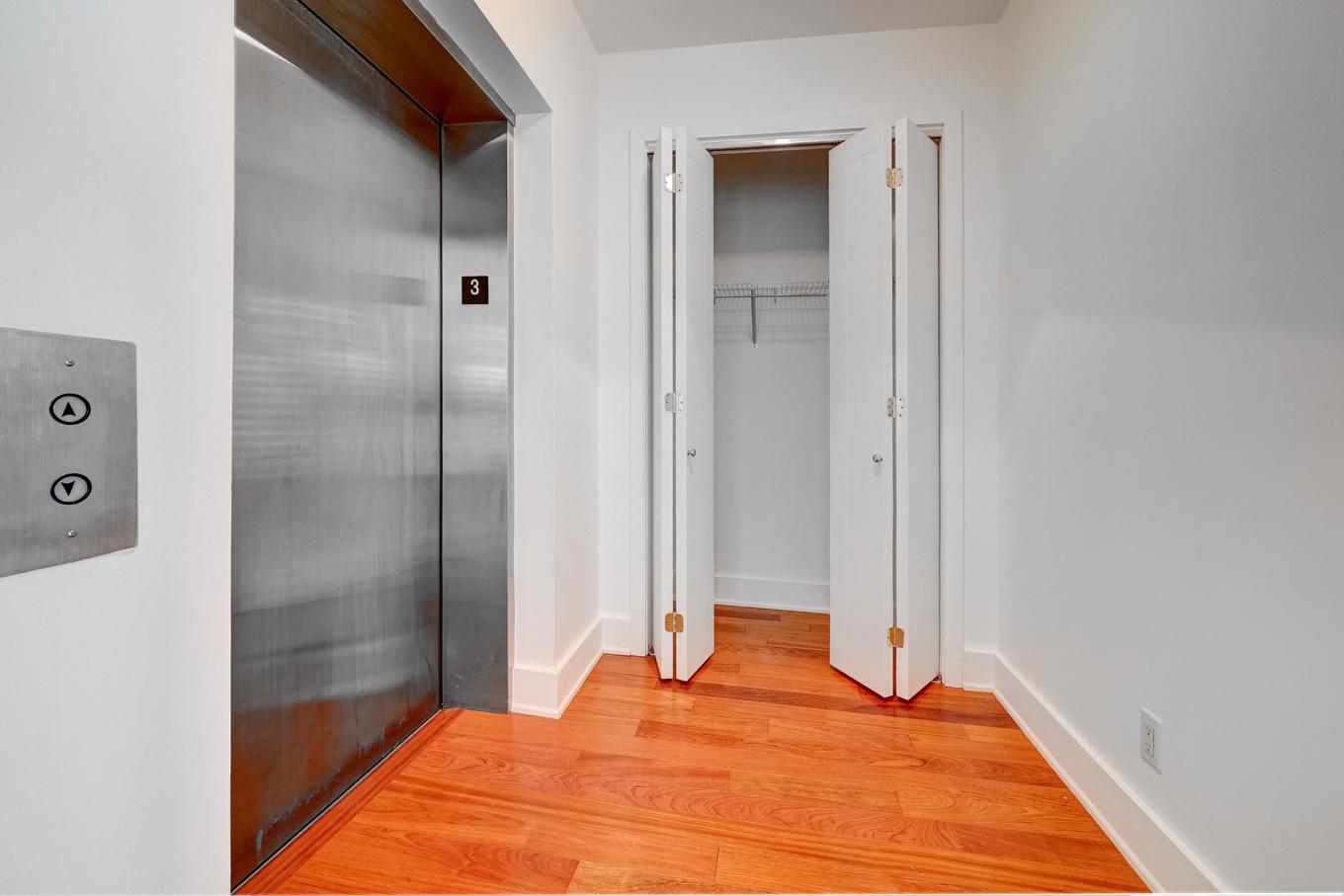 Hall - P1-302-3419 Av. Henri-Julien, Montréal (Le Plateau-Mont-Royal), QC - Indoor Photo Showing Other Room