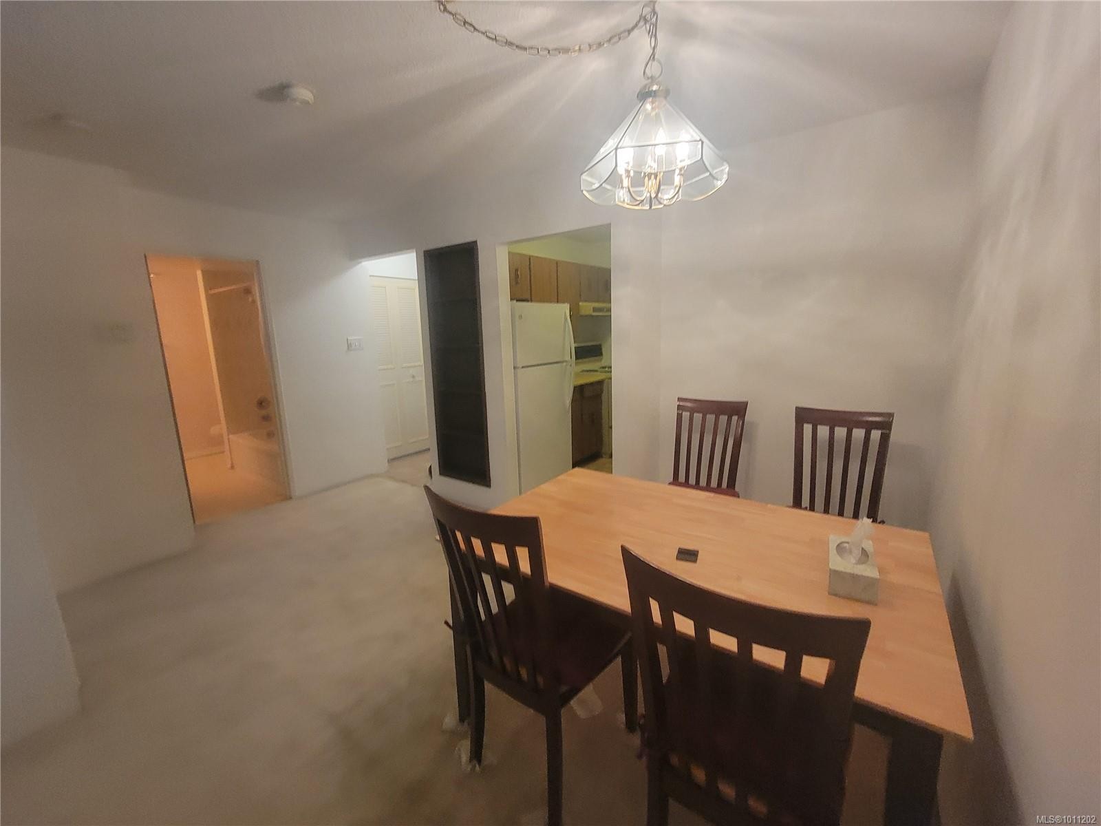 311-1009 Mckenzie Ave, Saanich, BC - Indoor Photo Showing Dining Room