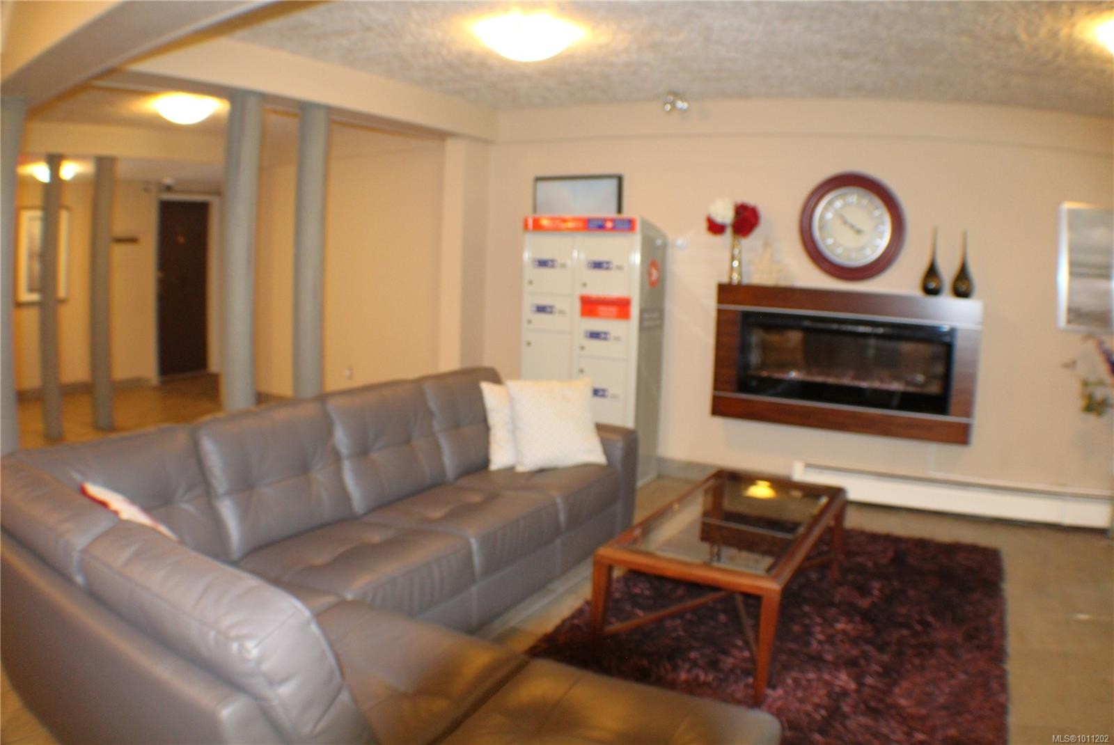 311-1009 Mckenzie Ave, Saanich, BC - Indoor Photo Showing Living Room With Fireplace