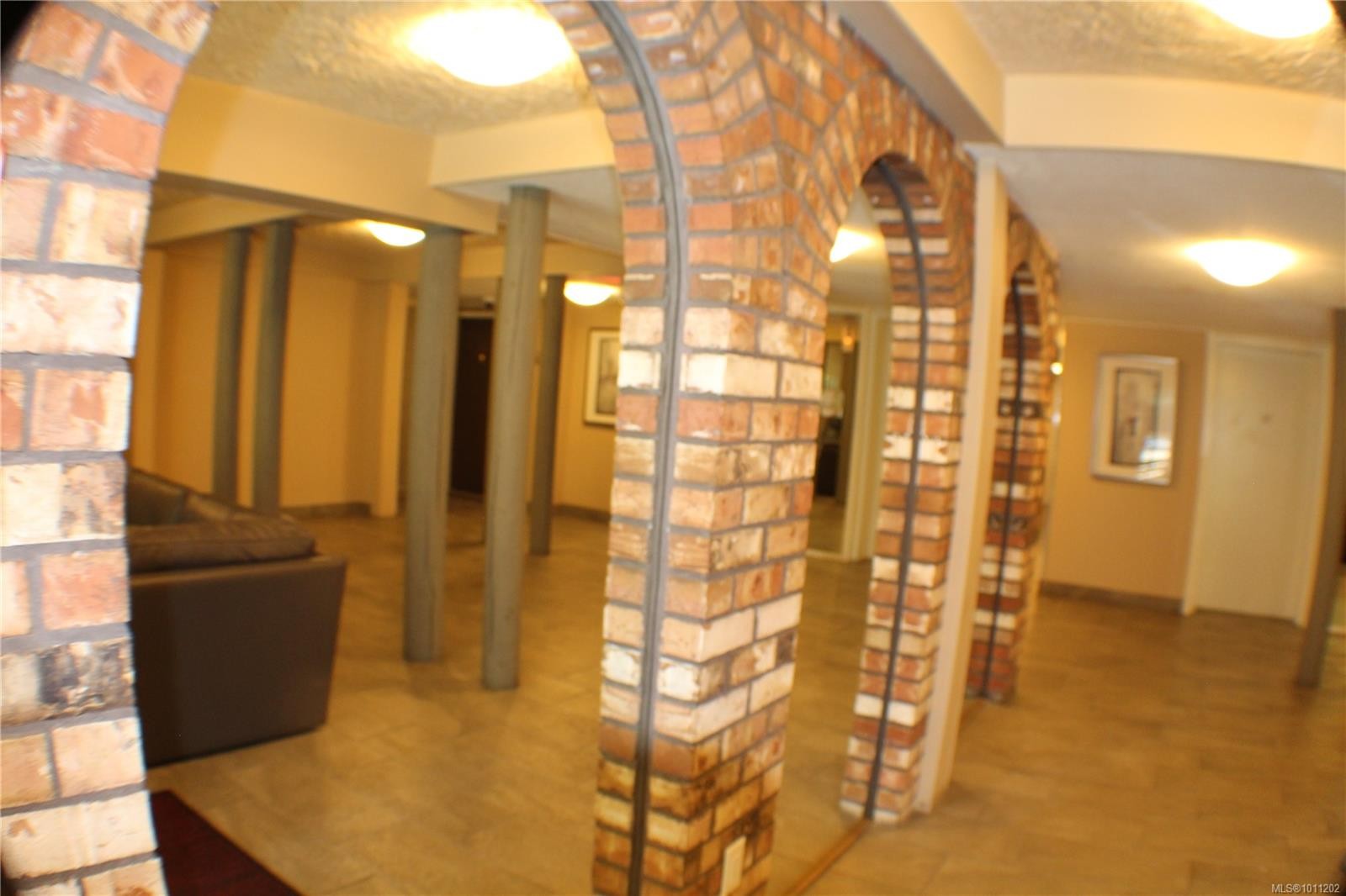 311-1009 Mckenzie Ave, Saanich, BC - Indoor Photo Showing Other Room