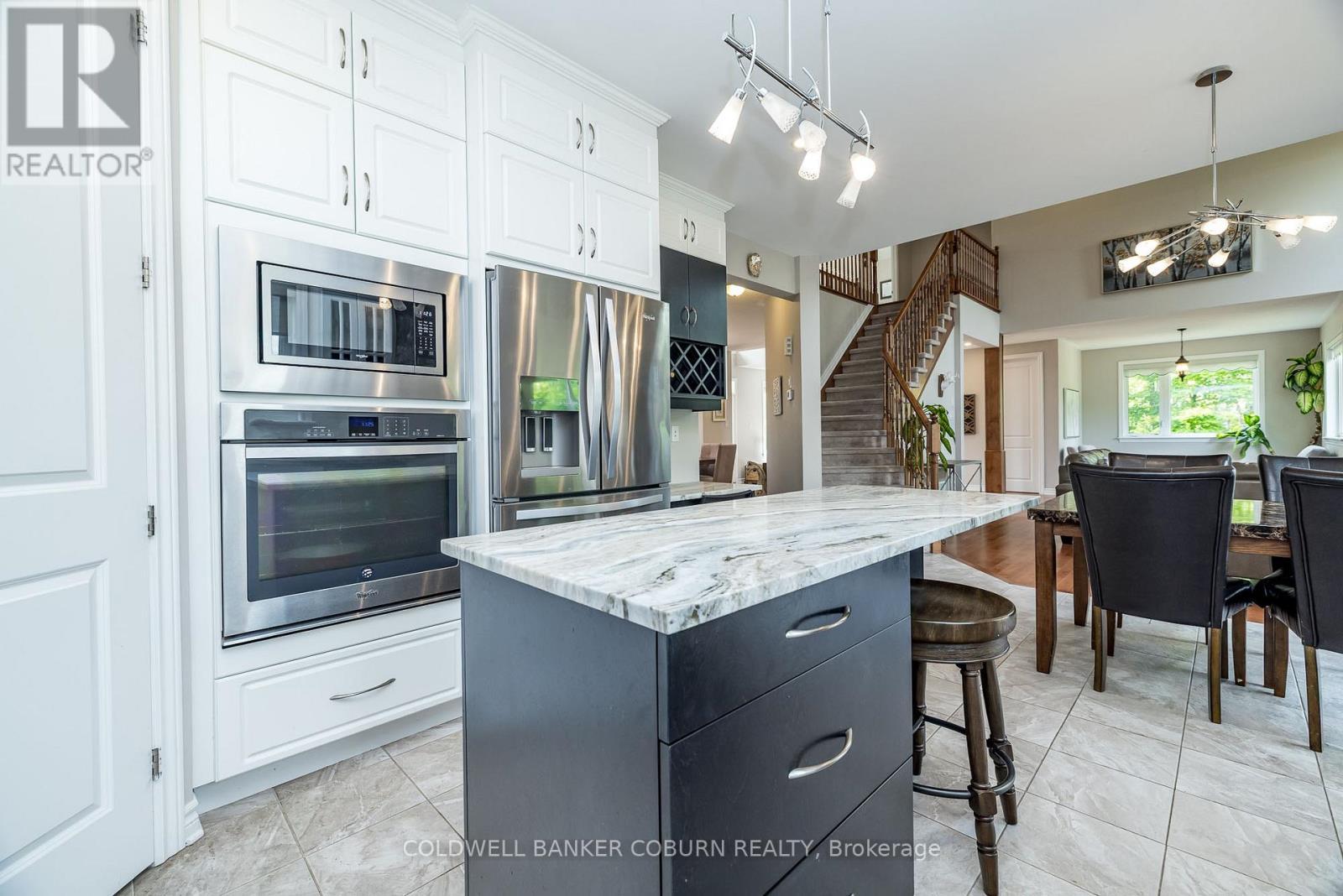 549 Osmond Daley Drive, Ottawa, ON - Indoor Photo Showing Kitchen With Upgraded Kitchen
