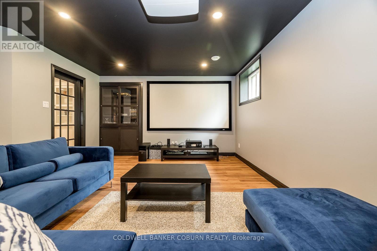 549 Osmond Daley Drive, Ottawa, ON - Indoor Photo Showing Living Room