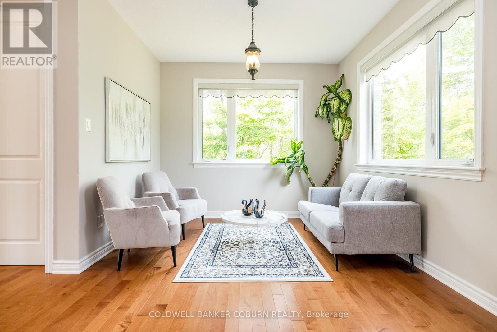 549 Osmond Daley Drive, Ottawa, ON - Indoor Photo Showing Living Room