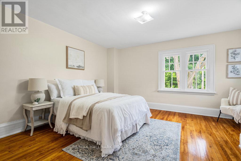 386 First Avenue, Ottawa, ON - Indoor Photo Showing Bedroom